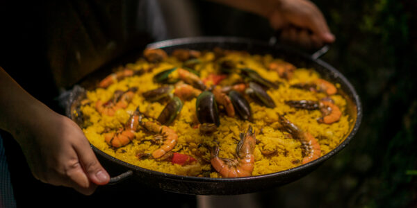 Manami-Resort-Paella-6-600x300-1.jpg