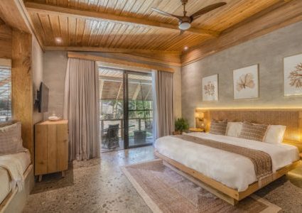 Manami_Poolside-Suites_King-4-scaled-600x300-1.jpg