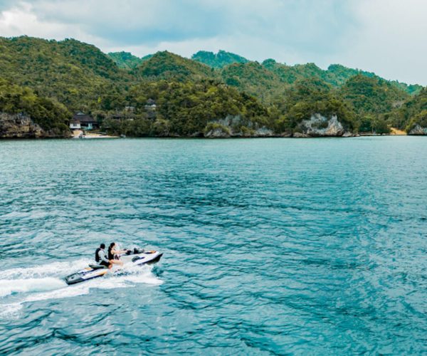 boat tour